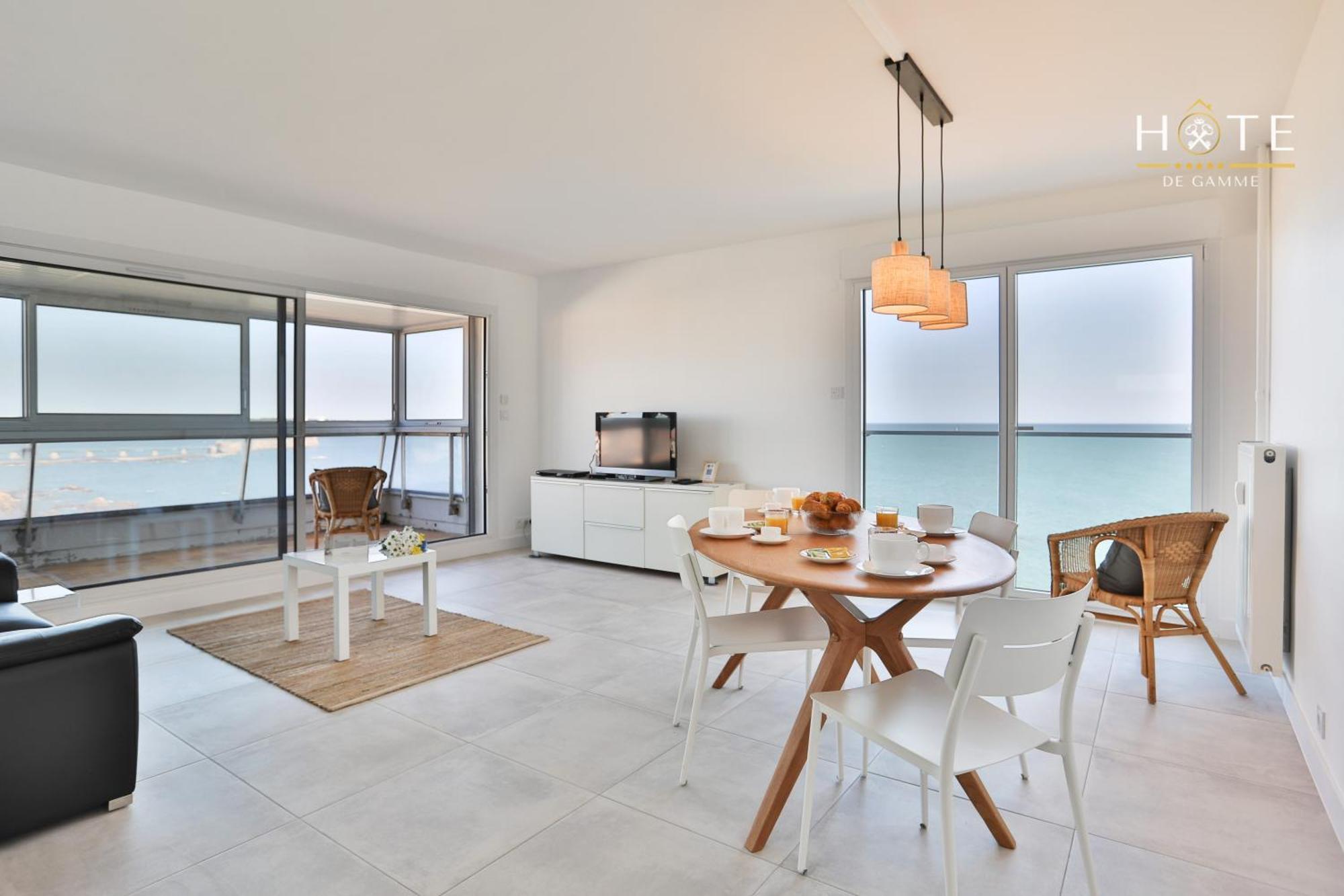 Appartement De Caractere, Superbe Vue Mer 280° La Chaume Extérieur photo