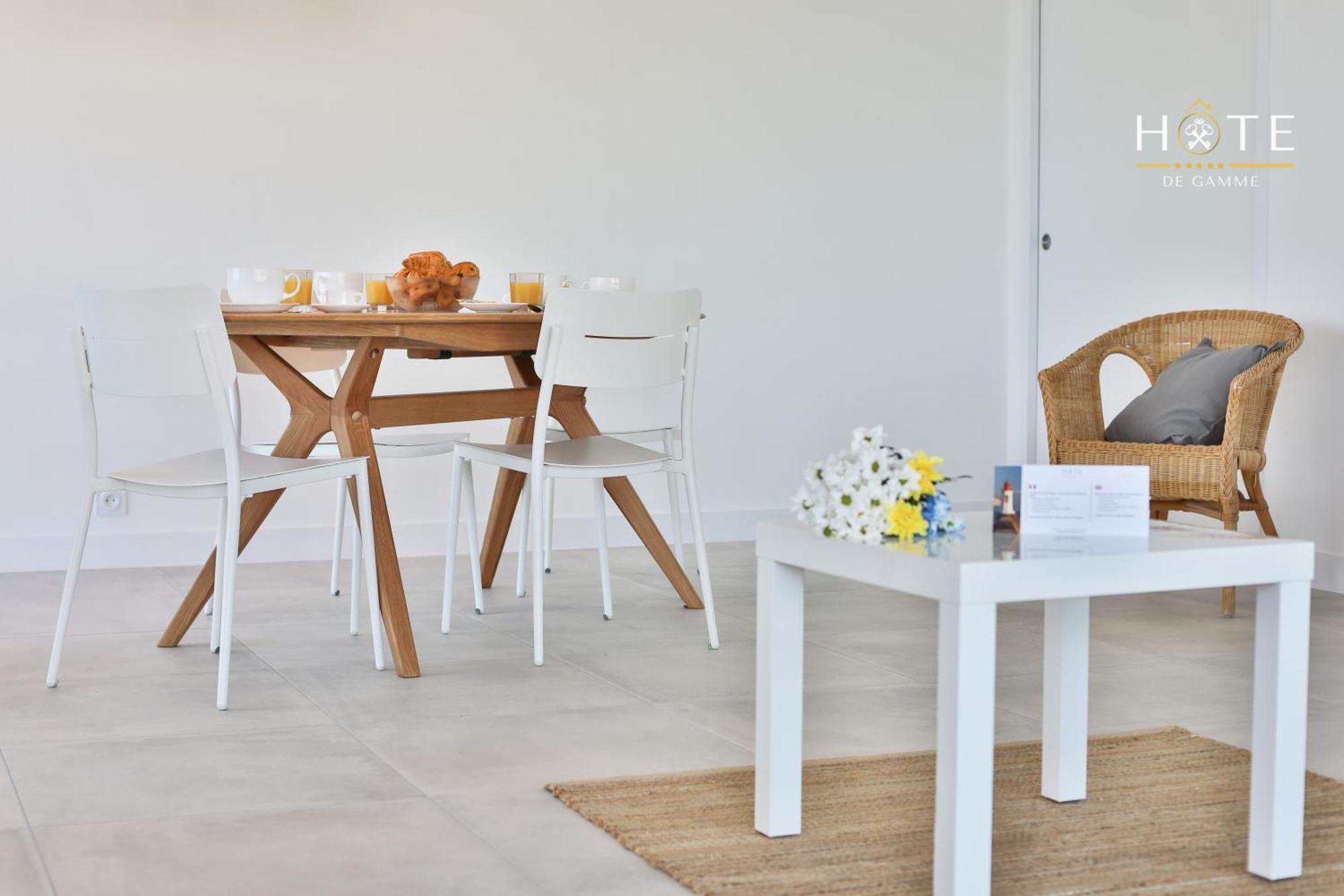 Appartement De Caractere, Superbe Vue Mer 280° La Chaume Extérieur photo